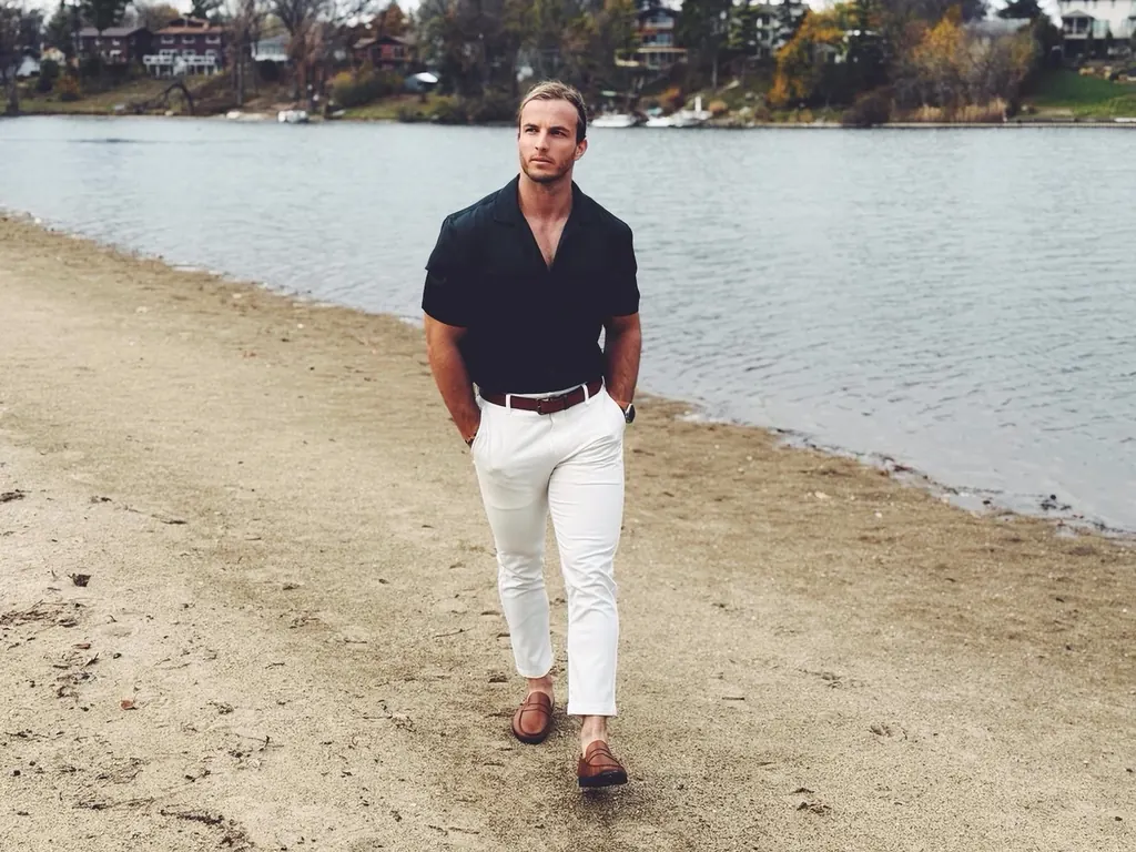 Black shirt / white trousers