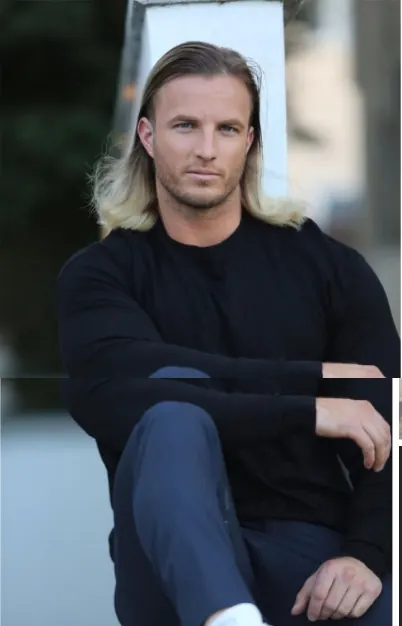 Black sweater / seated