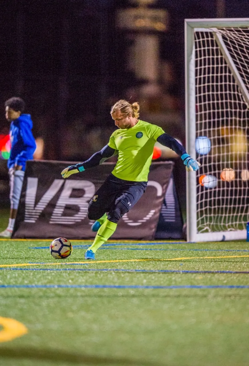 Goalkeeper / kick