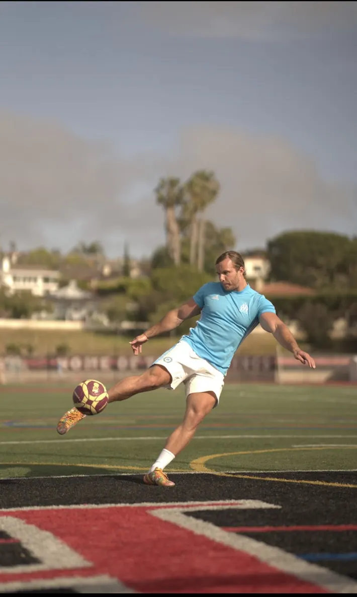 Marseille / soccer kick